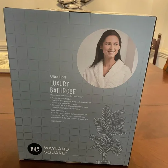 White Robe - Picture 4 of 4